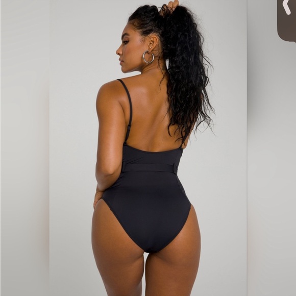 🆕 GOOD AMERICAN Black Show Off One Piece Underwire Cups Belt Swimsuit Size 6 3x - Picture 3 of 11